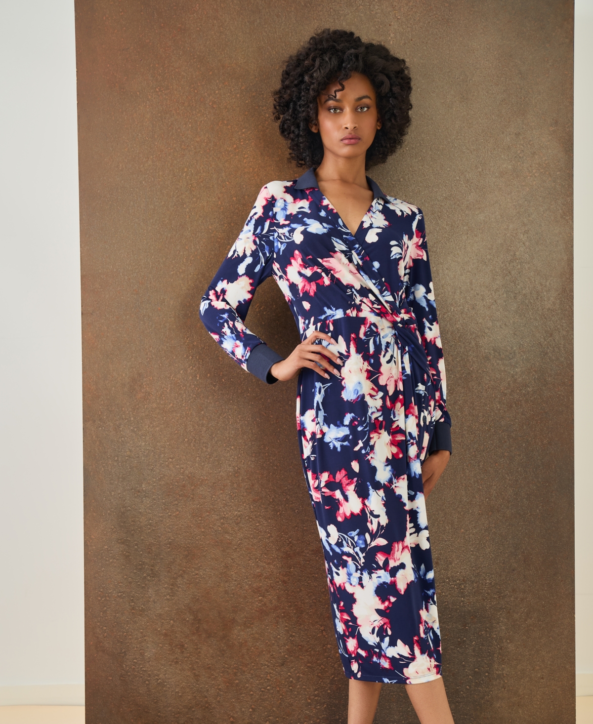 JONES NEW YORK WOMEN'S COLLARED TWISTED WRAP MIDI DRESS 
