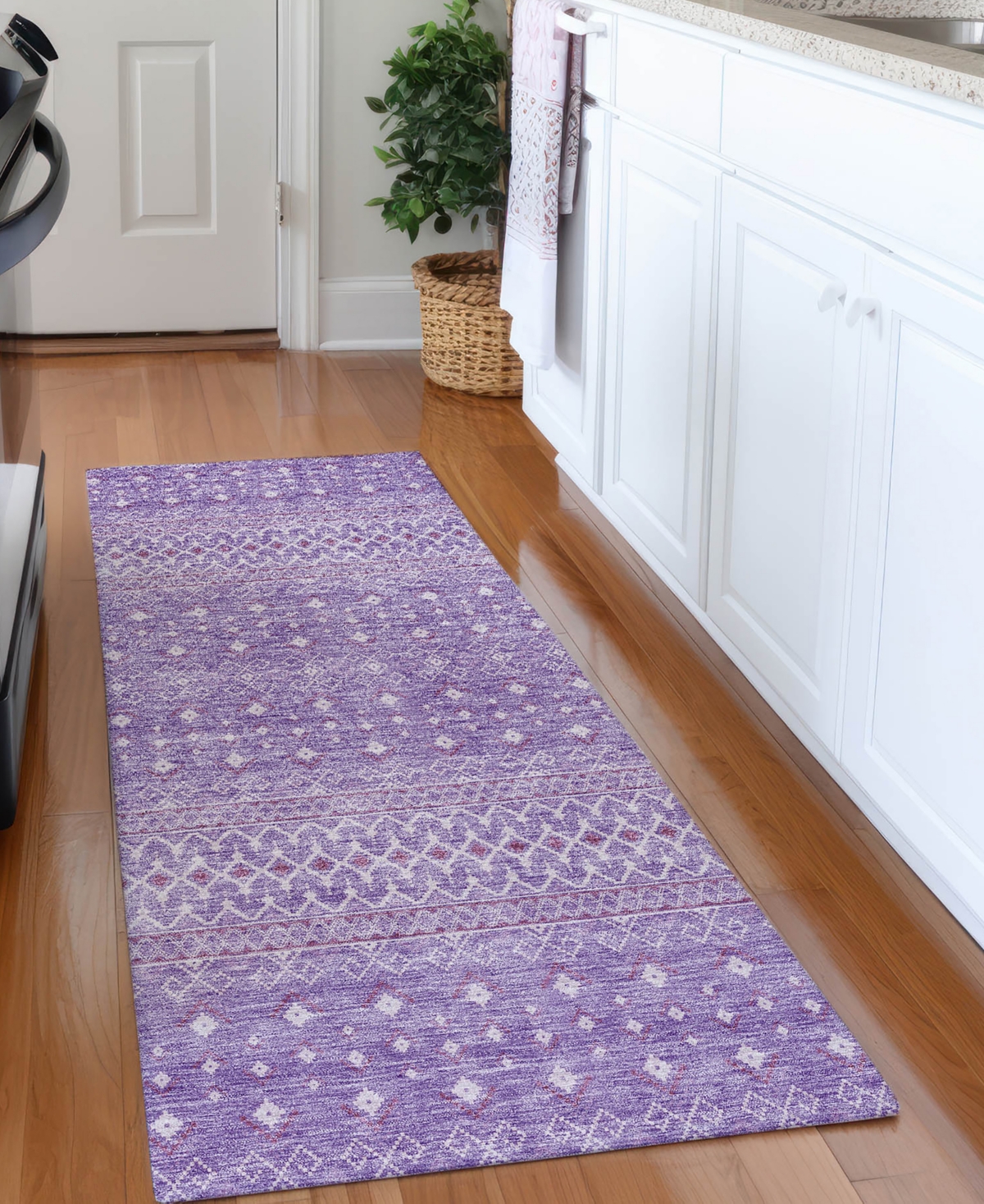 Addison Chantille Acn709 2'3"x7'6" Runner Area Rug In Lavender