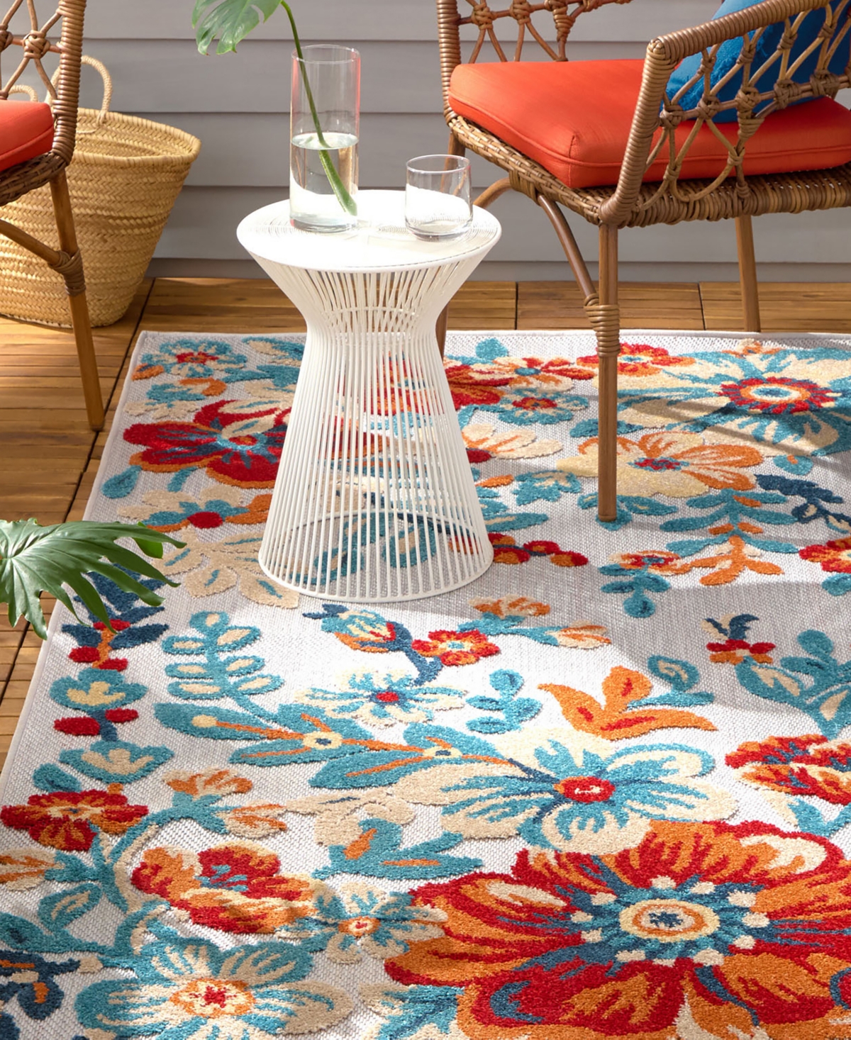 Town & Country Living Hibiscus Bloom Modern Floral 3'11