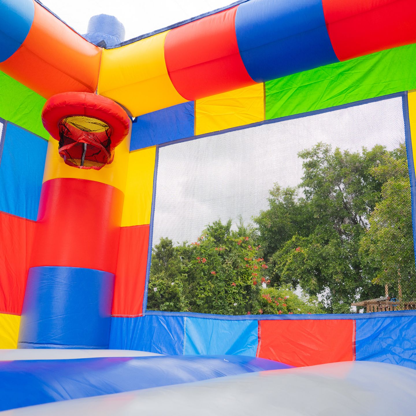 Детская игрушка HERO Kiddo Block Party 26'L x 14'W x 12'H Vinyl Inflatable Water Slide Bounce House with Splash Pool, Up to 8 Players, Ages 3+ — фото 2