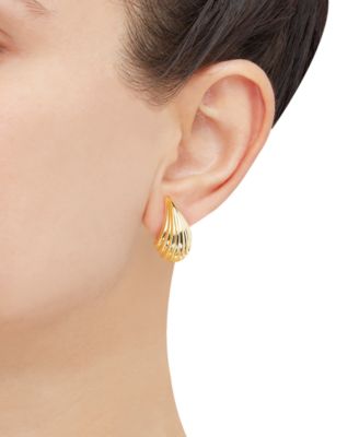 Polished Graduated Shrimp Design Grooved Stud Earrings in 14k Gold