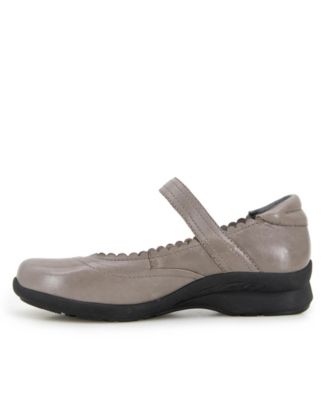 Women's Tess Round Toe Flats