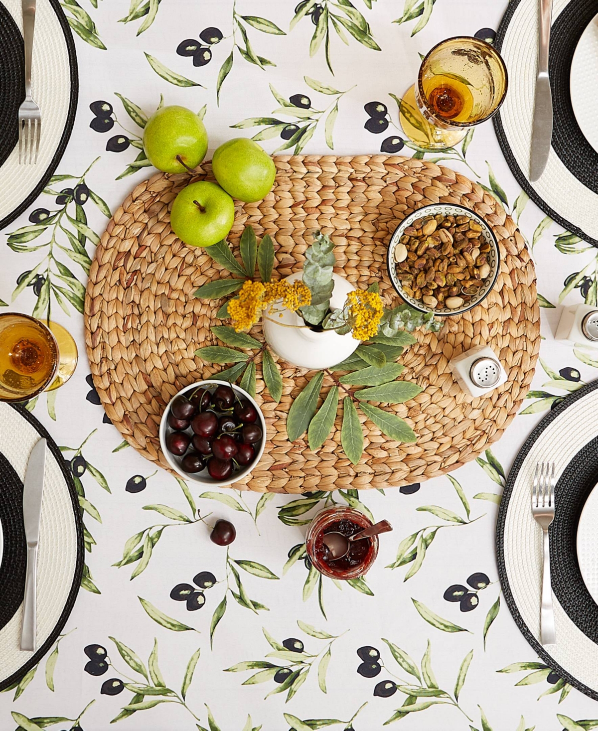 Design Imports Print Outdoor Tablecloth with Zipper, 60 Round