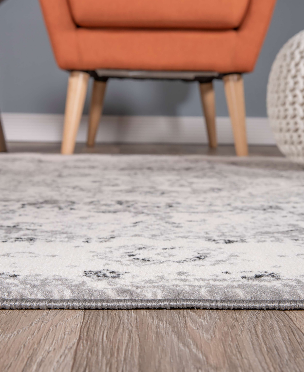 Main Street Rugs Lyon LYN830 2'7