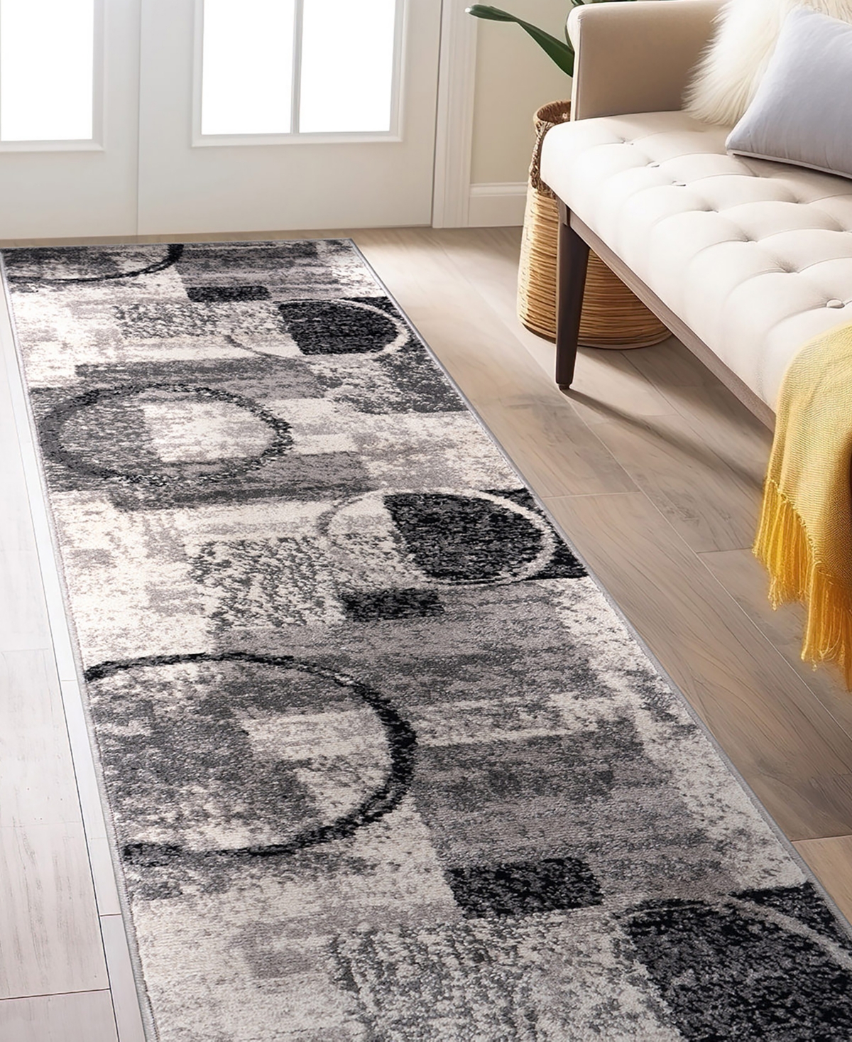 Main Street Rugs Alba 307 2'x7'2