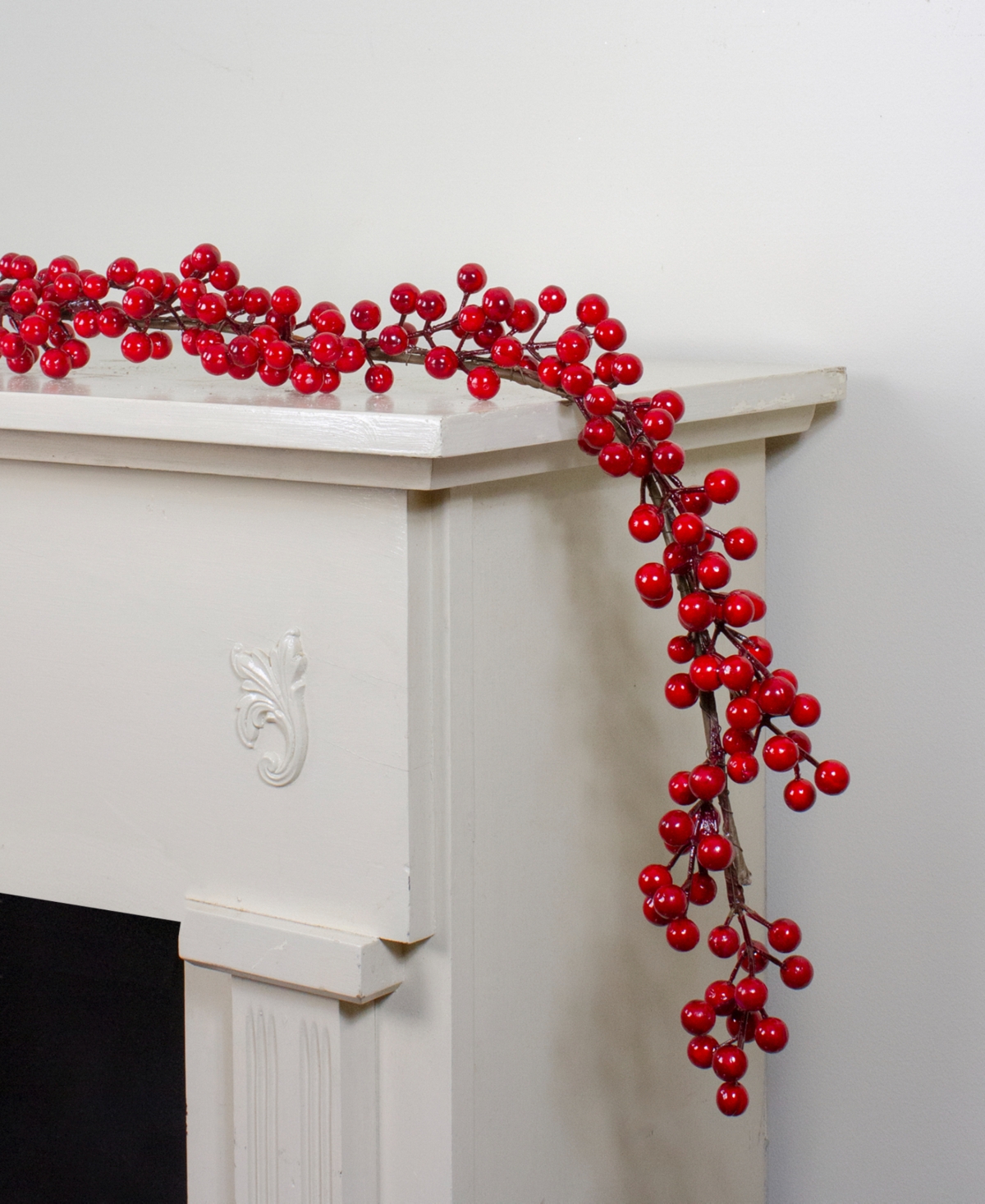 Northlight 5' ShinyBerries Artificial Christmas Garland - Red