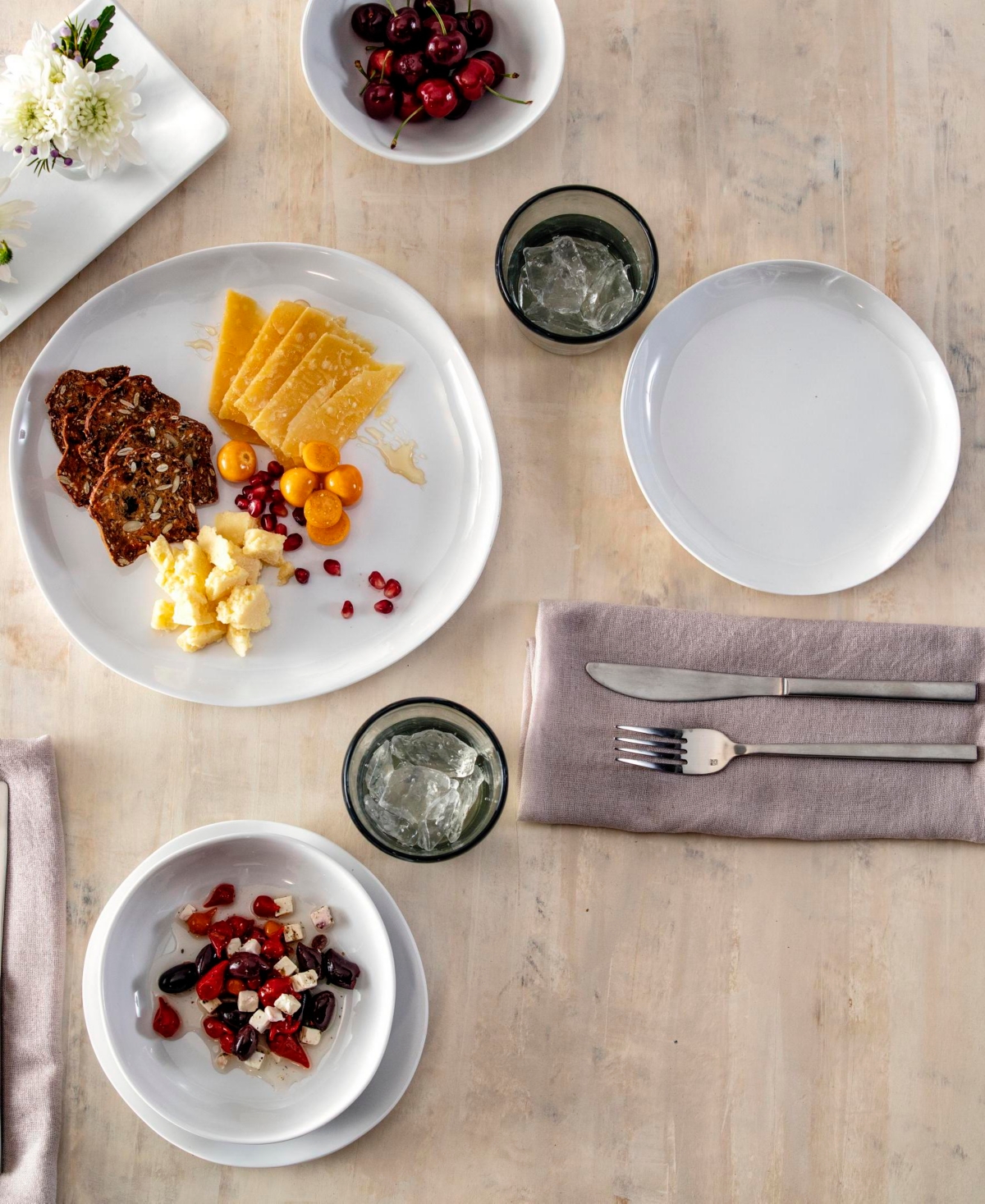 Fortessa Melamine Sandia 16 Piece Dinnerware Set, Service For 4 In Bianco