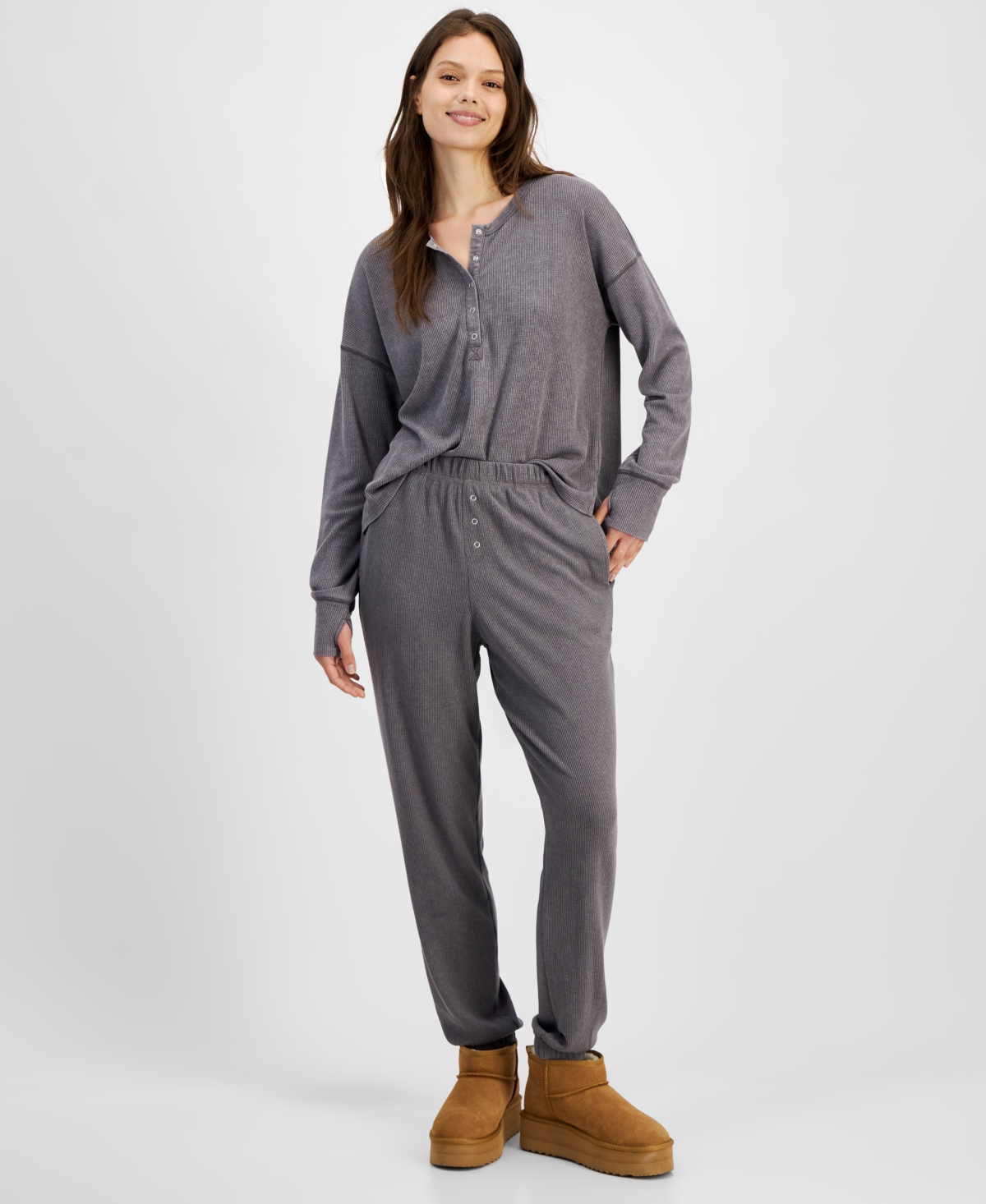 Juniors' Oversized Waffle-Knit Long Sleeve Henley - Granite