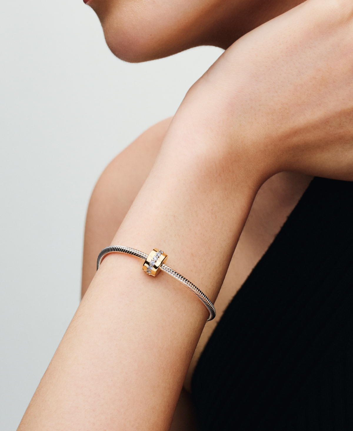 Pandora 14k Gold-plated Clear Sparkling Row Clip Charm In Gold