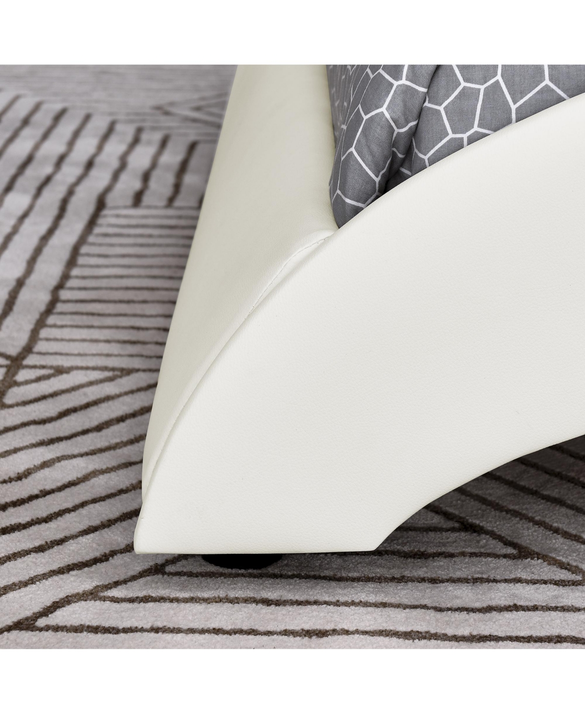 Streamdale Furniture ModernFaux Leather Platform Bed with Curved Headboard - White