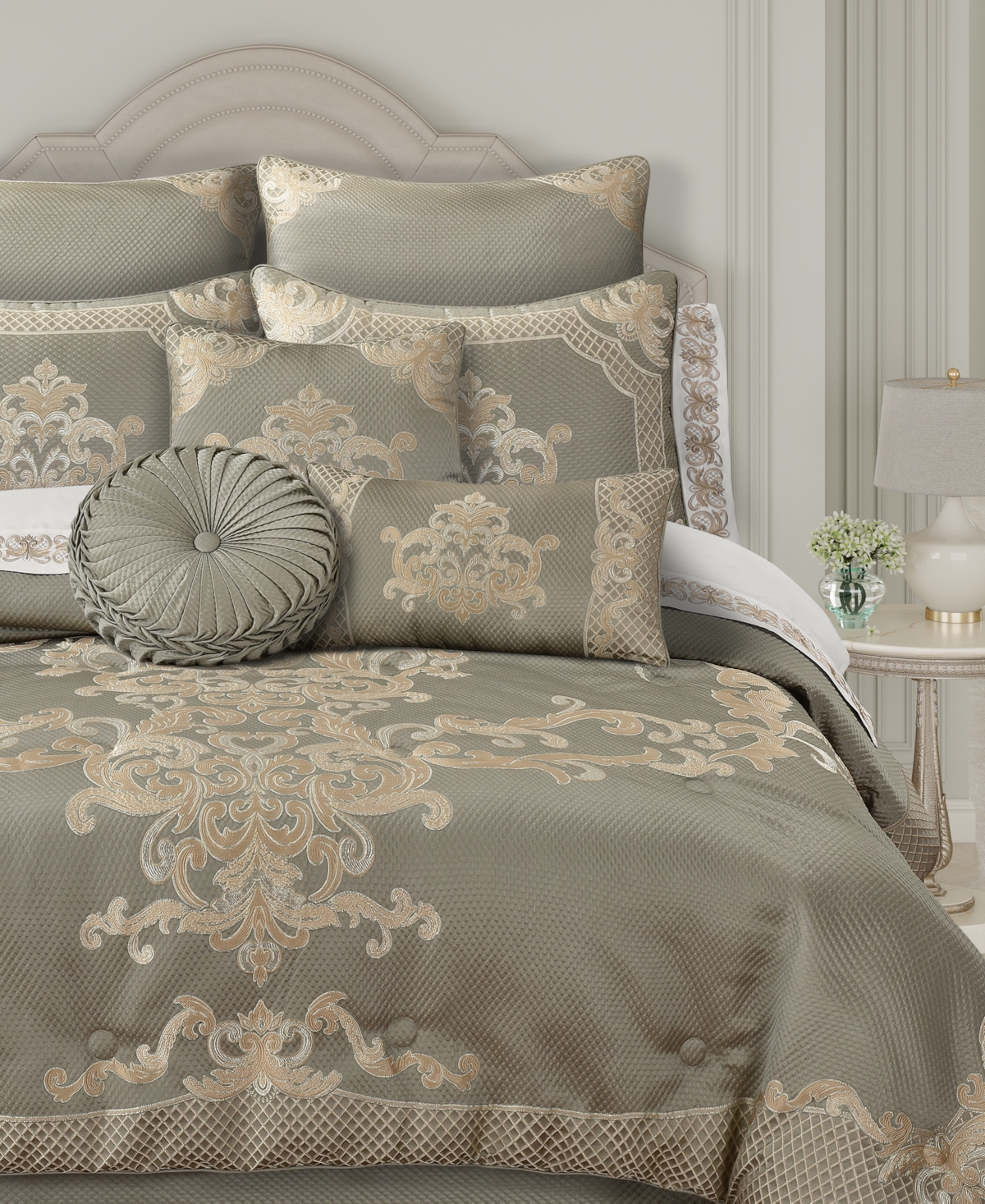 J Queen New York Piazza 4-pc. Comforter Set, Queen In Sage