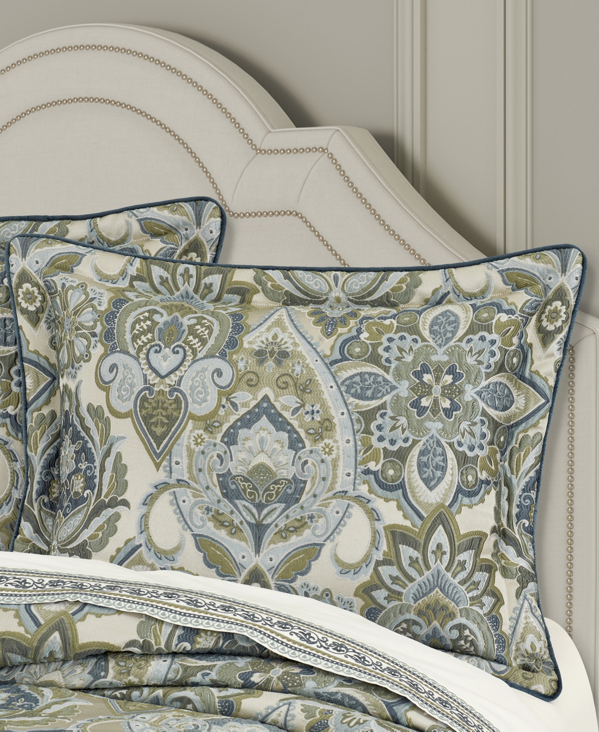 J Queen New York Avellino 4-pc. Comforter Set, Queen In Spa