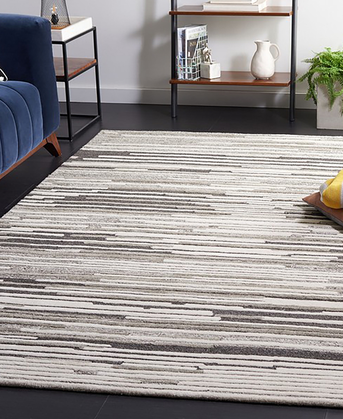 Safavieh Fifth Avenue I FTV132B 6'x9' Area Rug -Gray