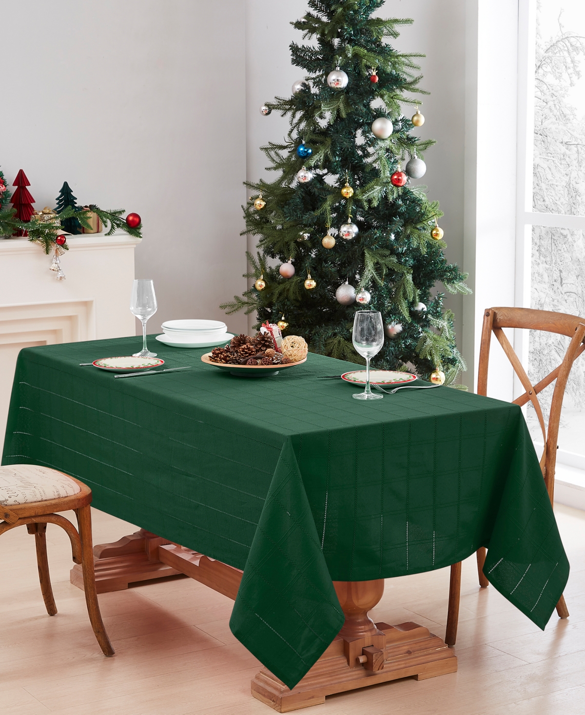 Izod Chadwick Tablecloth 60" X 120" In Green