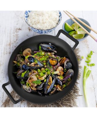 Heavy Duty Cast  2 Piece 14 Inch Iron Wok with Wood Lid