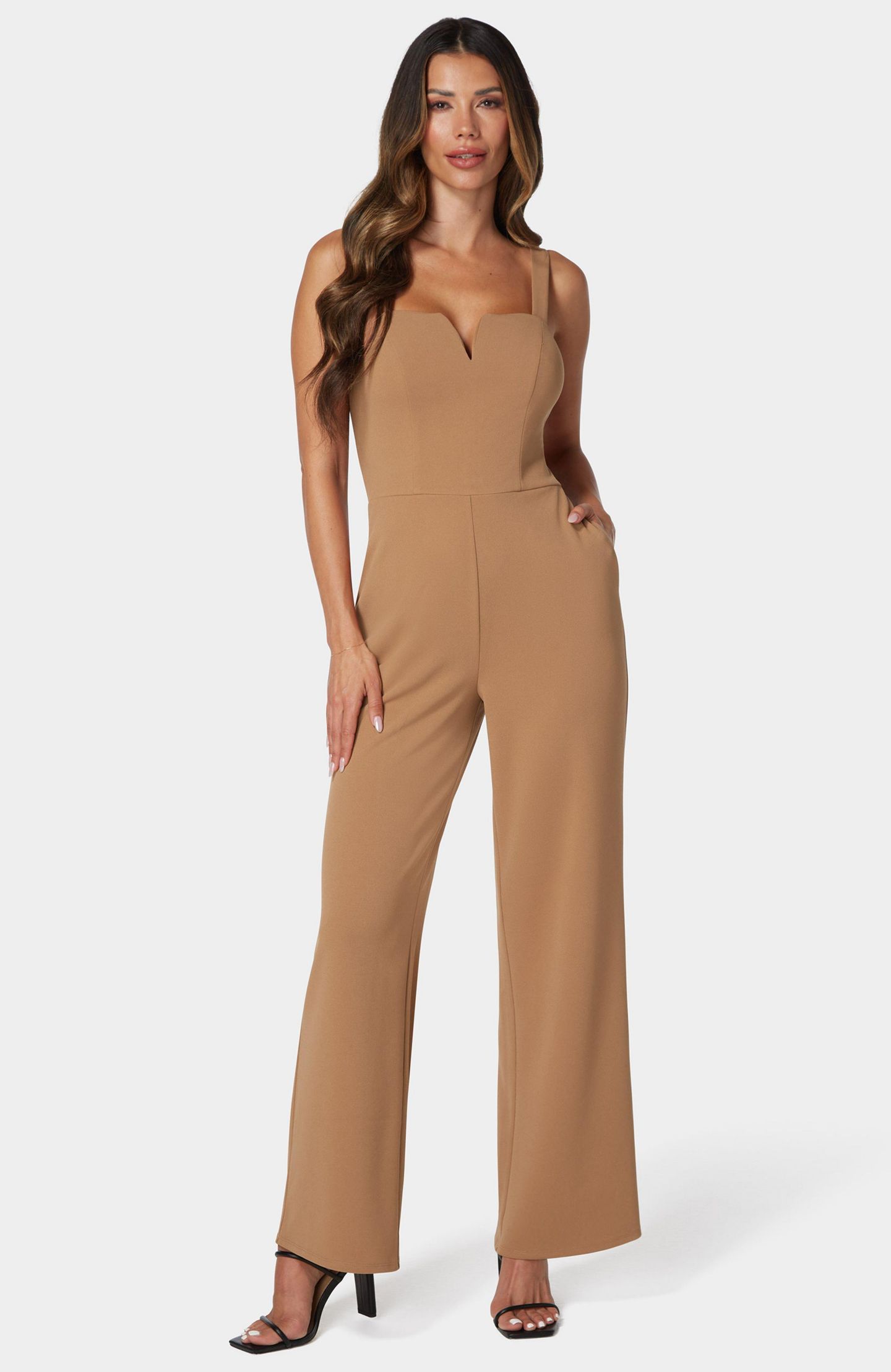 Женский комбинезон Bebe Scuba Crepe Jumpsuit With Strap, цвет: Верблюжий — фото 1