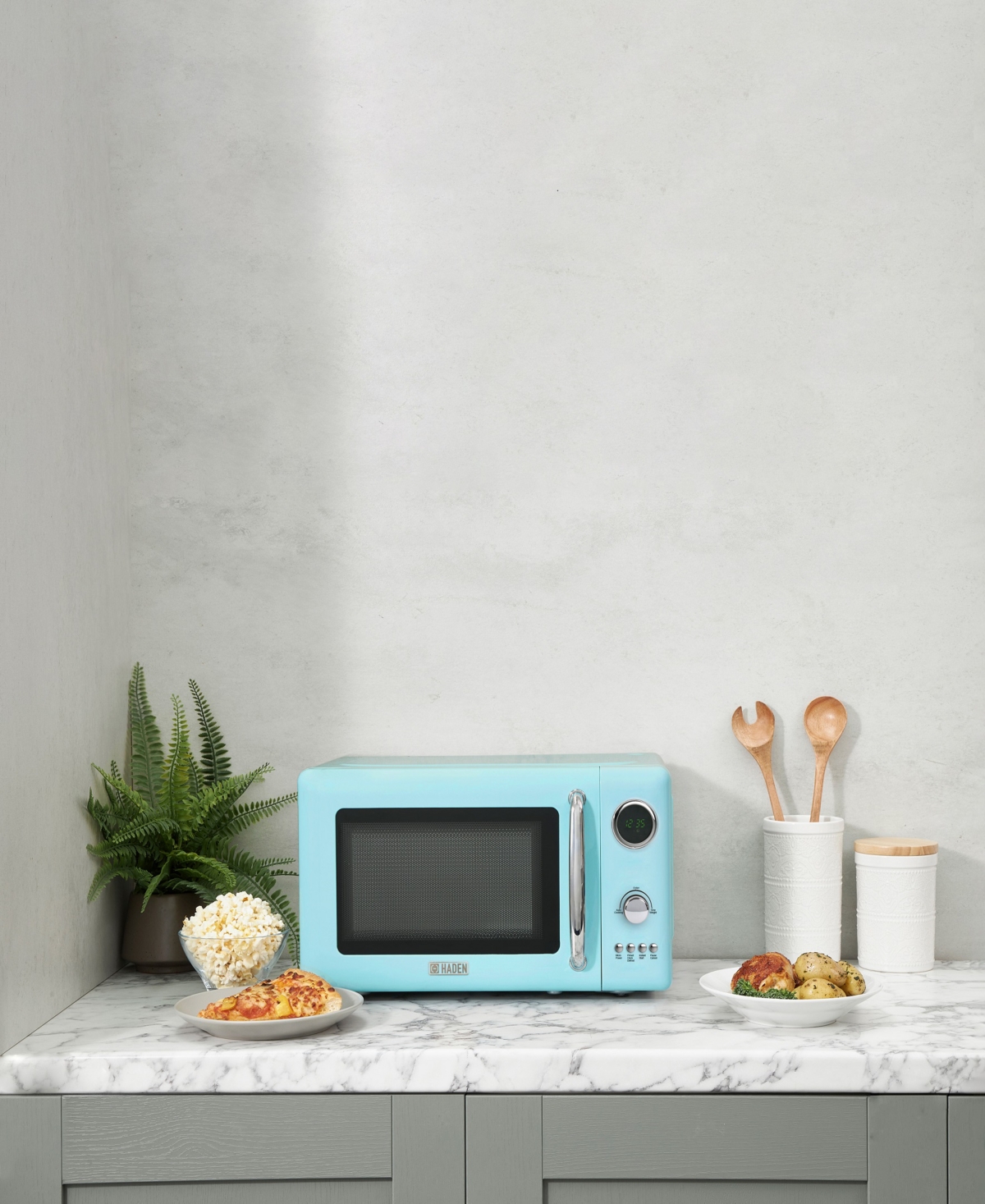 HADEN COUNTERTOP COMPACT 700 WATT MICROWAVE OVEN 