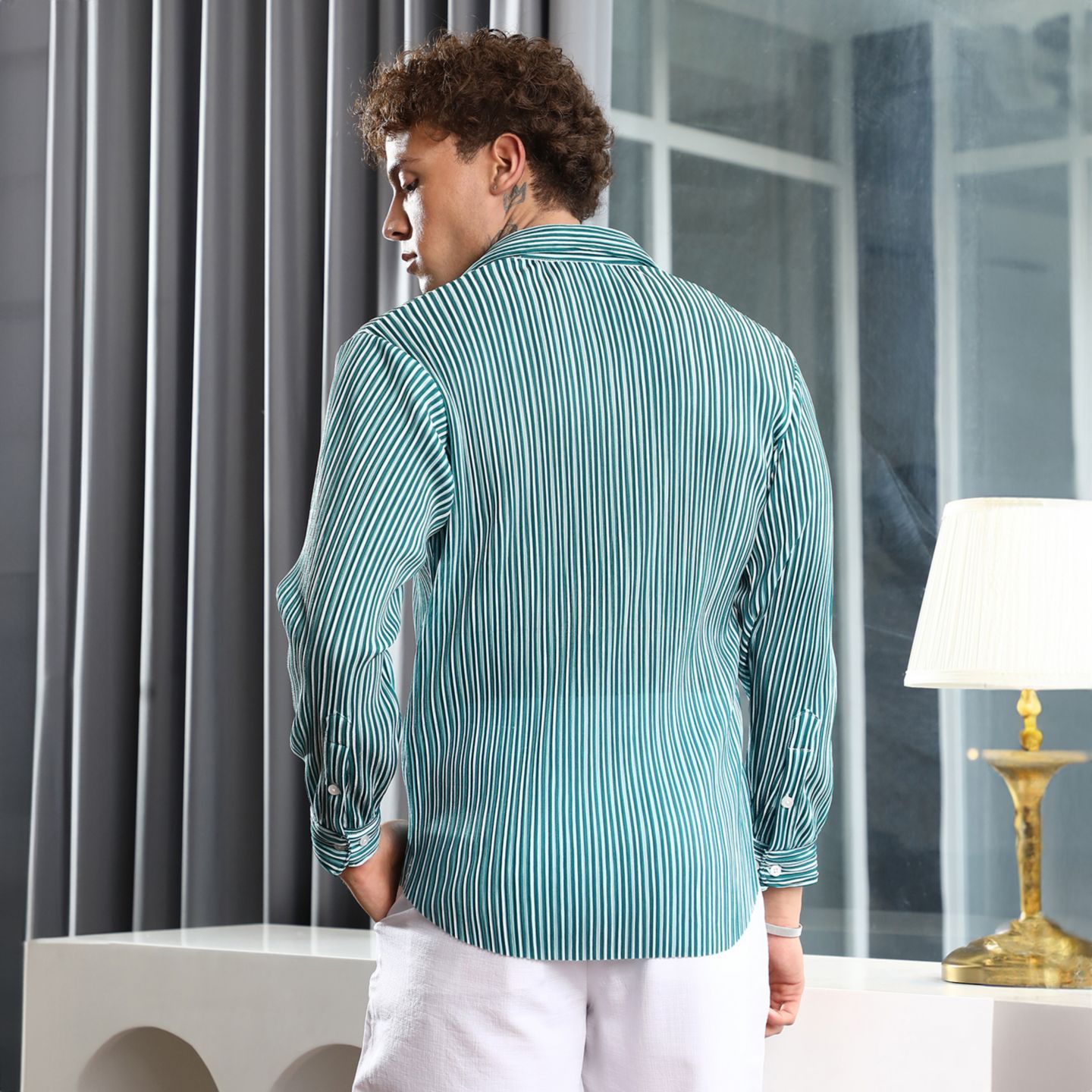 Мужская рубашка Cahoot Campus Sutra Forest Green & Powder White Pleat-Creased, цвет: Зелёный — фото 6