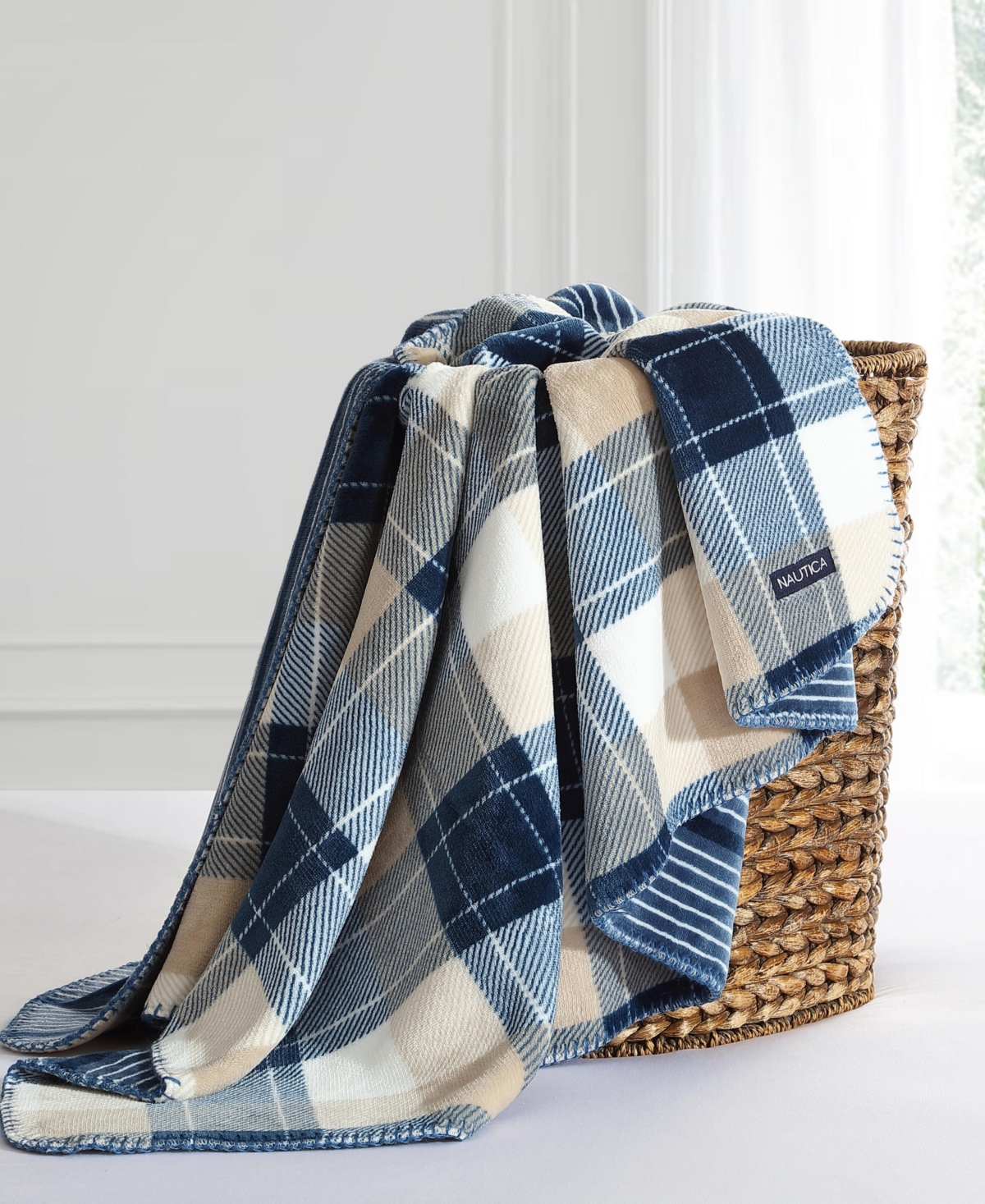 Nautica Brushed Flannel Throw, 70" X 50" In Navy,white