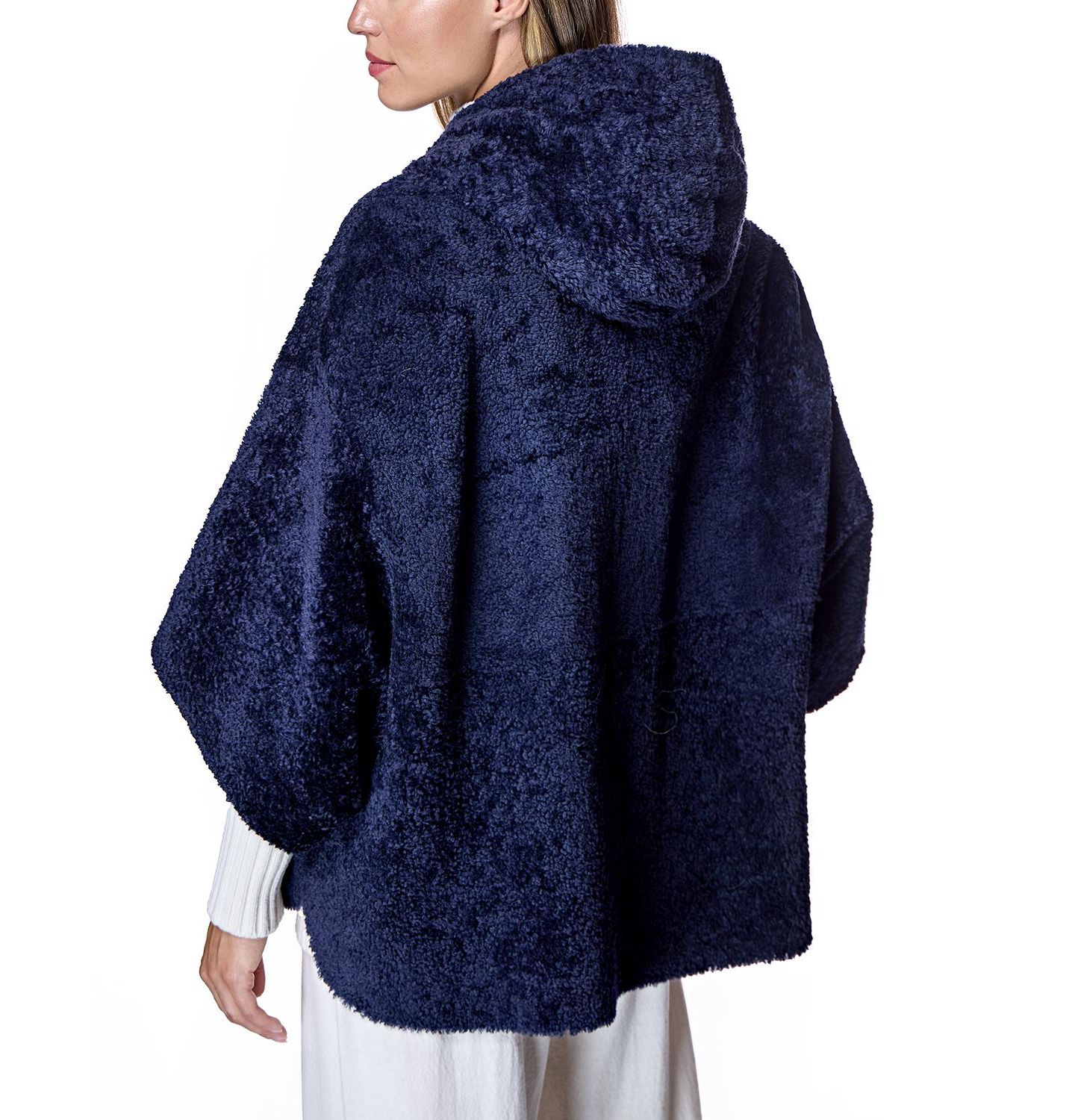 Женская накидка Julia & Stella By Maximilian Shearling Cape, цвет: Тёмно-синий — фото 3
