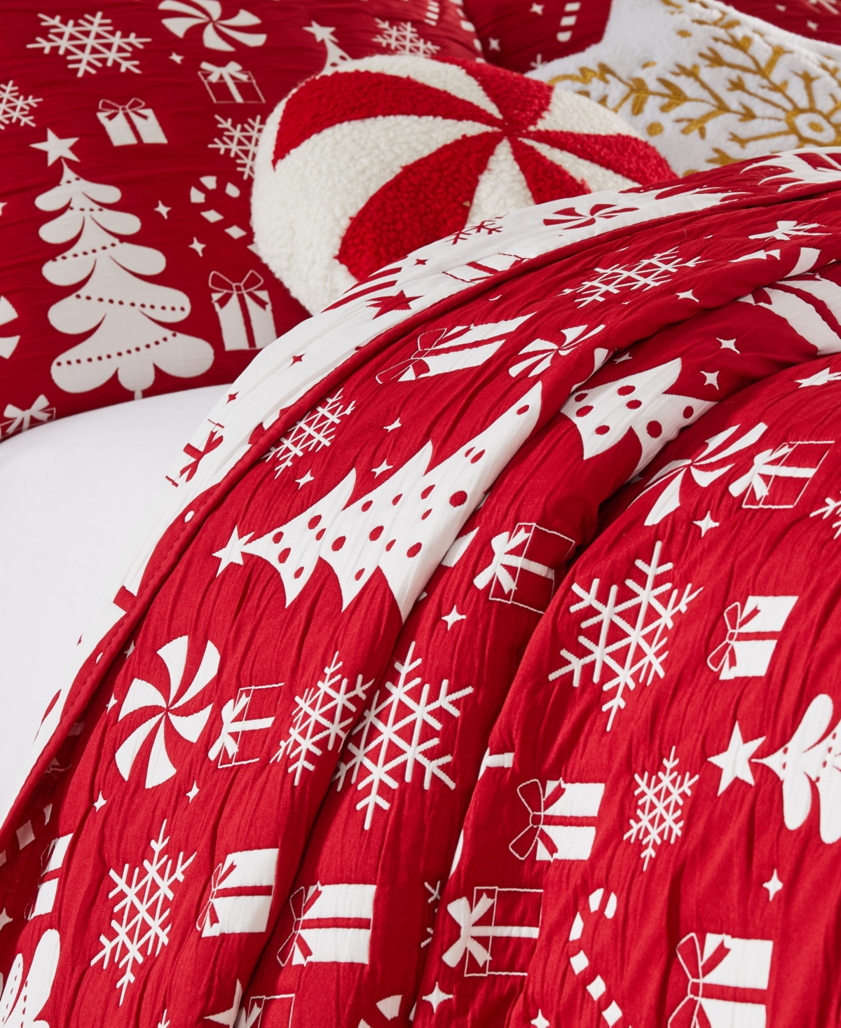 Greenland Home Fashions Greenland Home Peppermint Party Holiday 3-pc. Coverlet Set, Full/queen In Red
