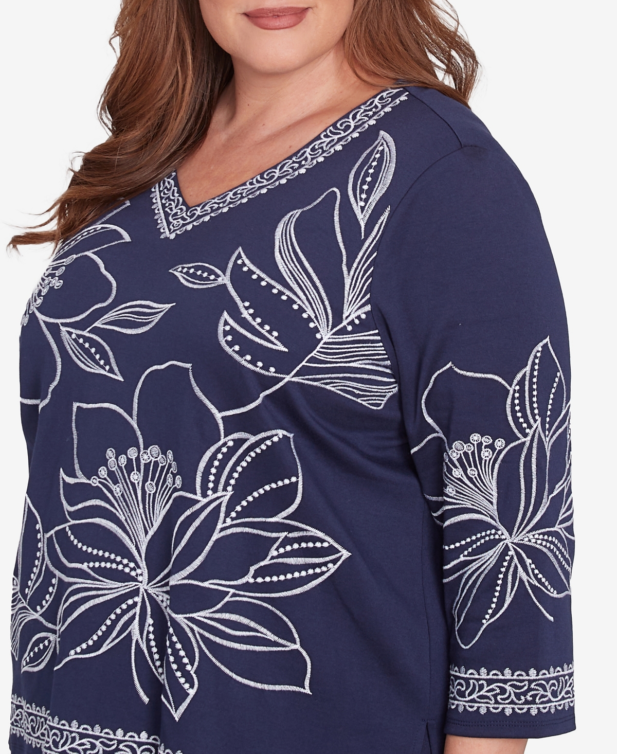 Alfred Dunner Plus Size Block Island Dynamic Floral Embroidered V-neck Top In Navy