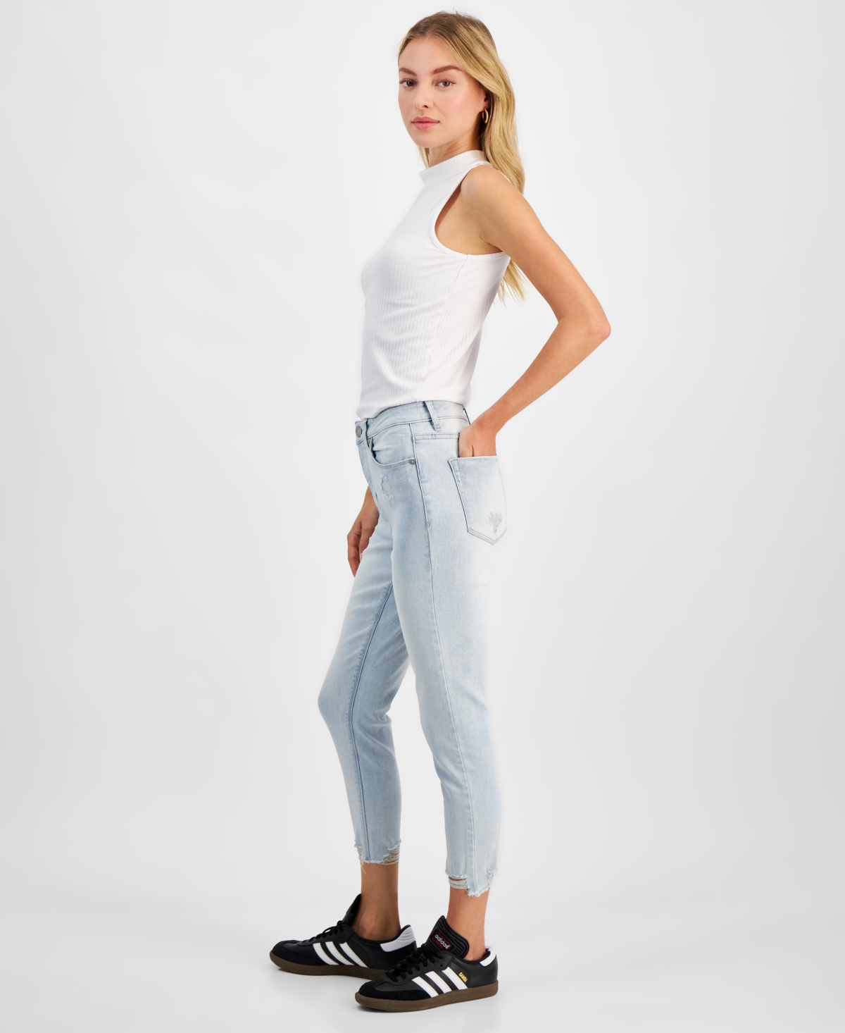 Shop Indigo Rein Juniors' Curvy Cropped Mid-rise Jeans In Light Wash
