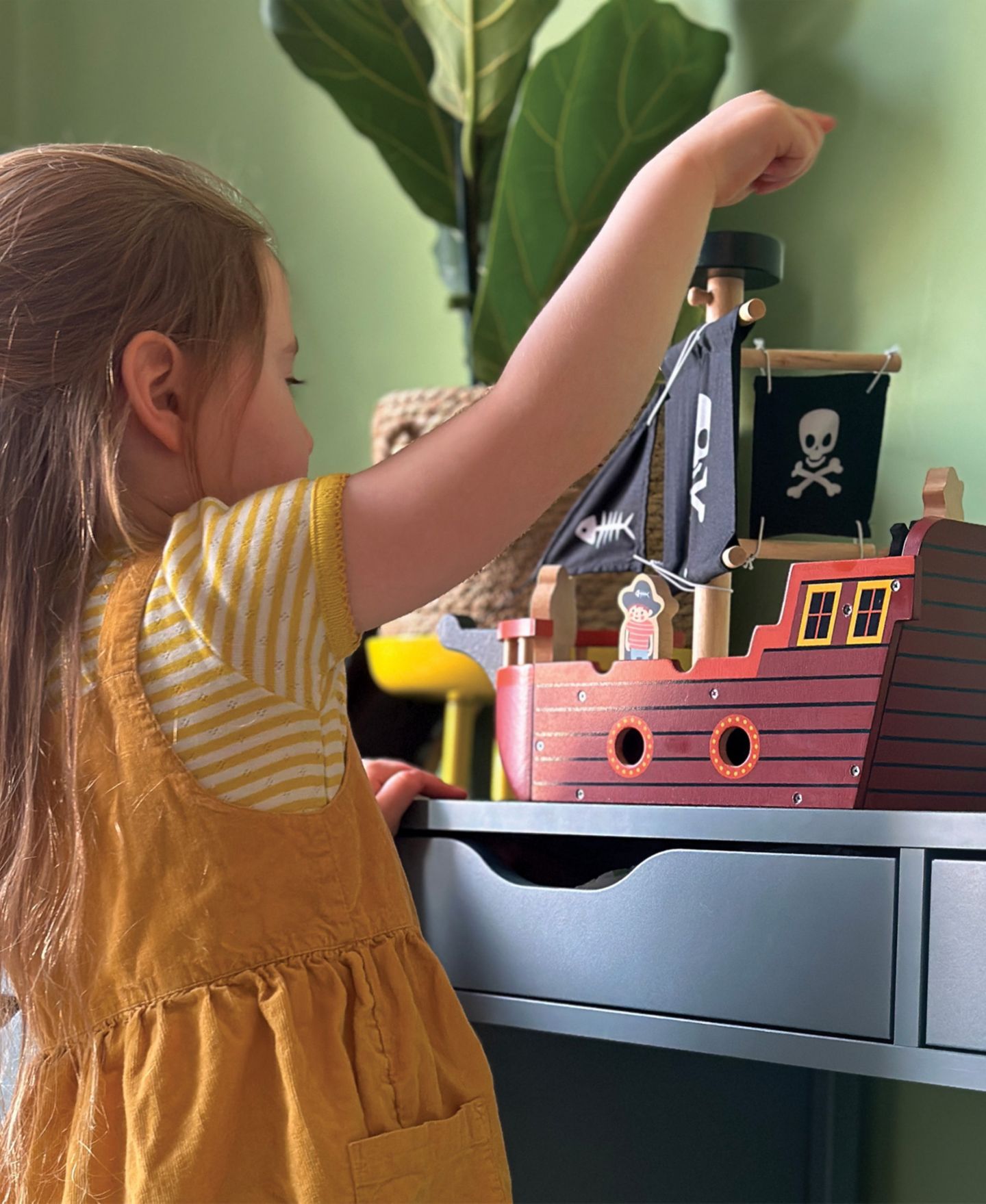 Детские фигурки Mentari Toys Fishbones Pirate Ship with Spinnable Wheel and Cannon 6-Piece Playset, Ages 3+ — фото 7