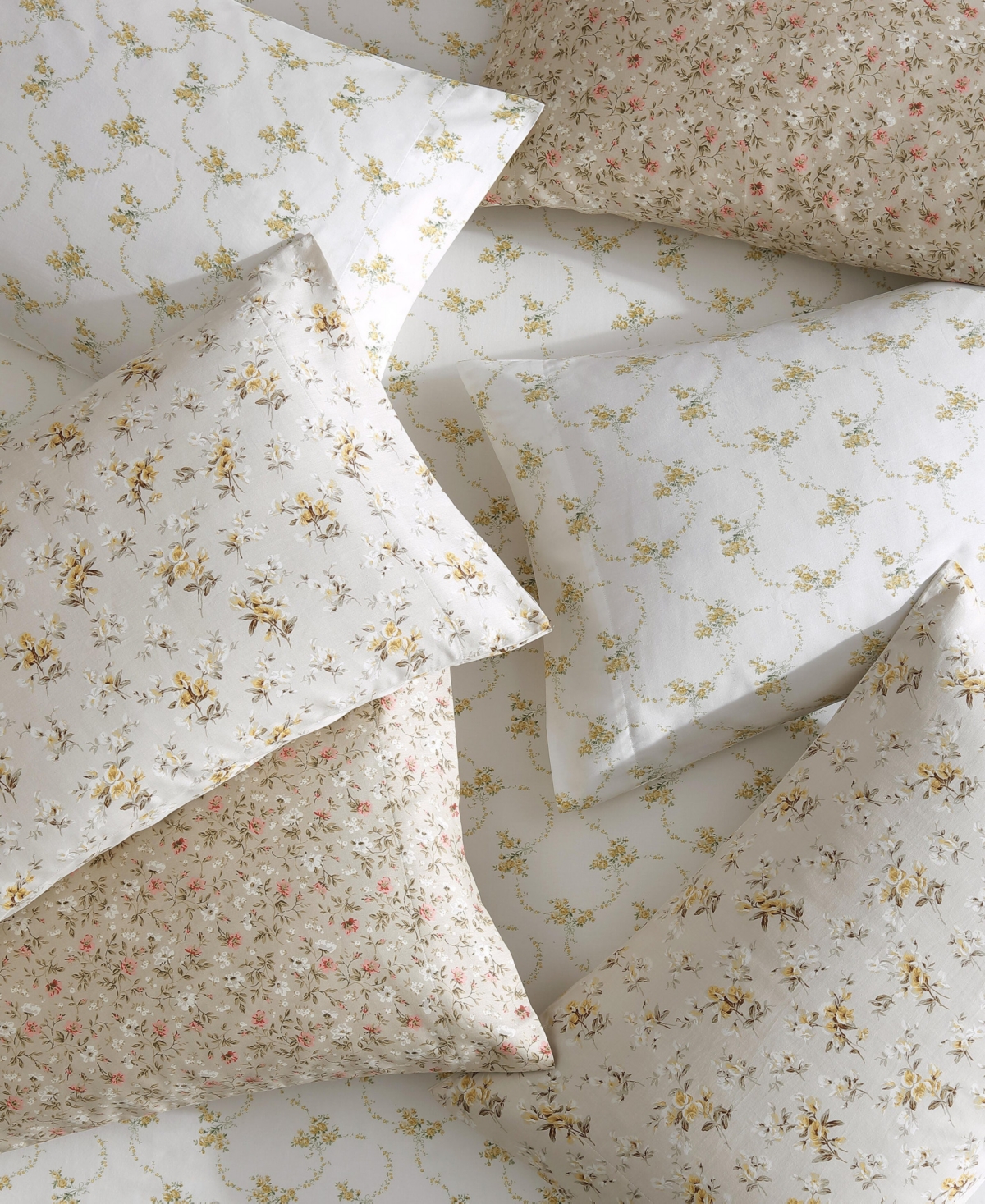 Laura Ashley Closeout!  300 Thread Count Cotton Sateen 4-pc. Sheet Set, Queen In Little Darlings