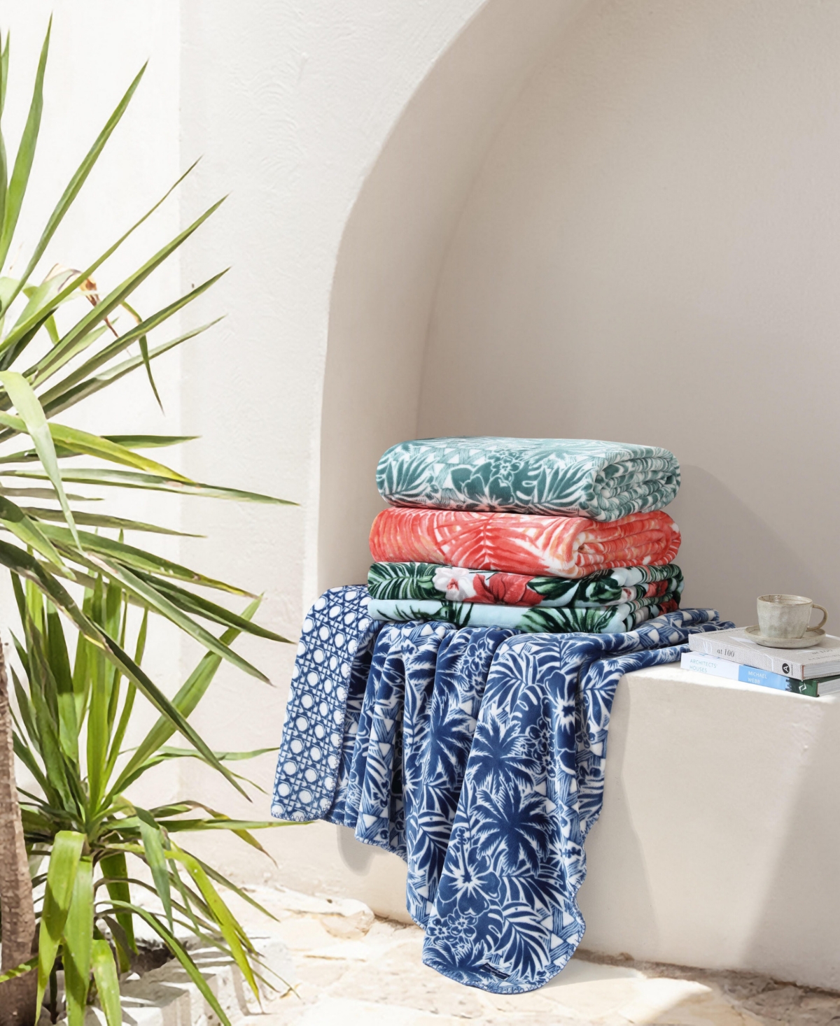 Tommy Bahama Home Closeout!  Flannel Throw, 70" X 50" In Coral Orange Hot Tropics