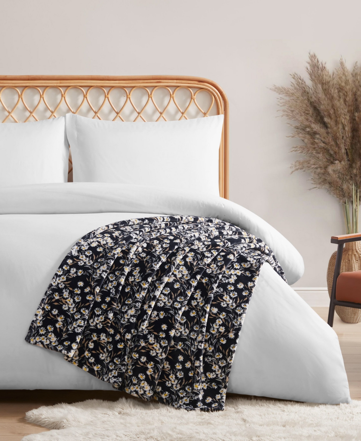 Jessica Simpson Plush Ultra Soft Throw, 50" X 70" In Wildflower Park Black
