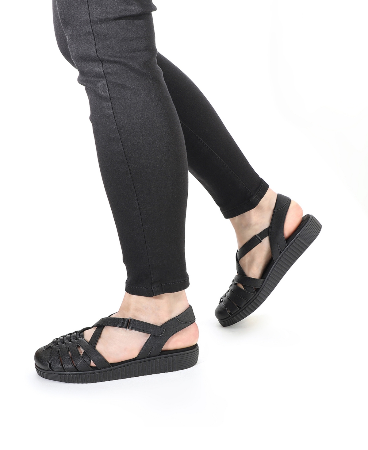 Easy Street Women's Hue Round Toe Flats In Black