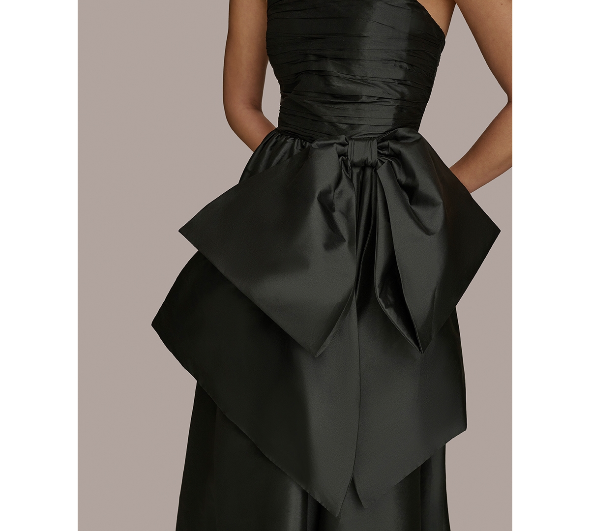Donna Karan Women's Straight-neck Bow-trim Ballgown In Black