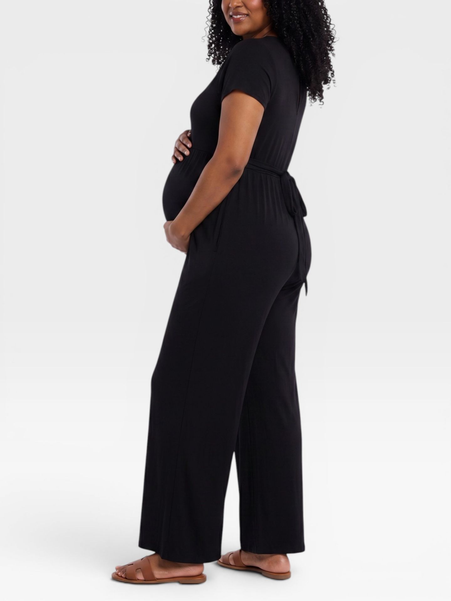 Женский комбинезон Motherhood Maternity Maternity Short Sleeve V-Neck Flare Leg Jumpsuit - Motherhood, цвет: Чёрный — фото 2