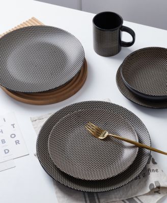 Daisy 32 Pc. Dinnerware Set, Service for 8