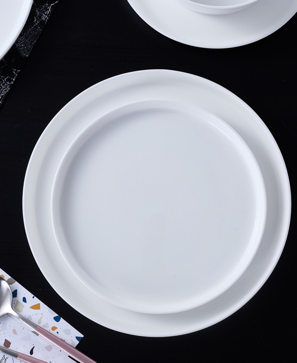 Stone Lain Madeline Bone China 32 Pc. Dinnerware Set, Service For 8 In White