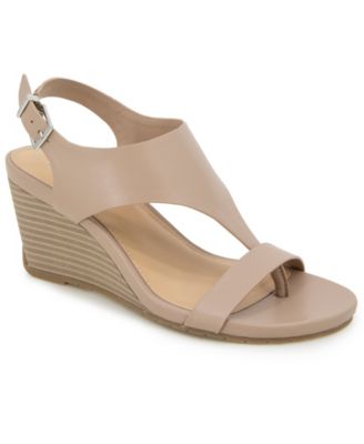 Kenneth Cole Reaction - Women's Greatly Thong Almond Toe Sandals