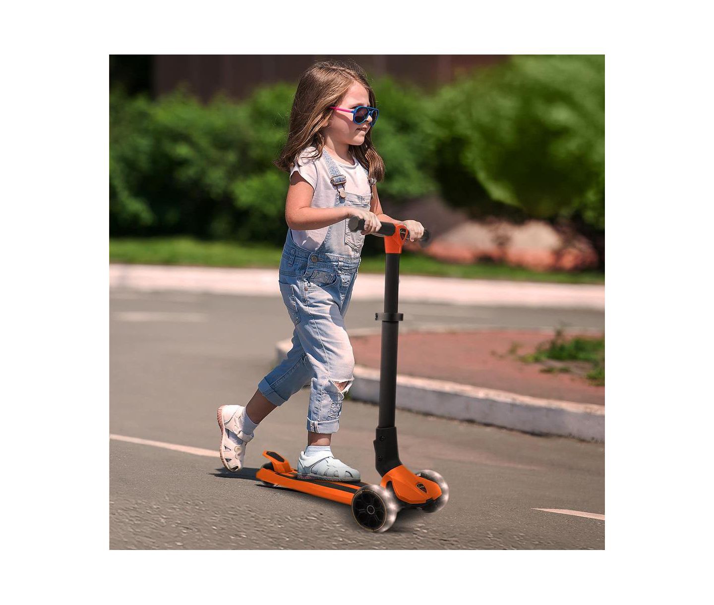 Детская игрушка Hurtle 3-Wheel Foldable Kids Scooter With LED Wheel Lights - Orange — фото 7