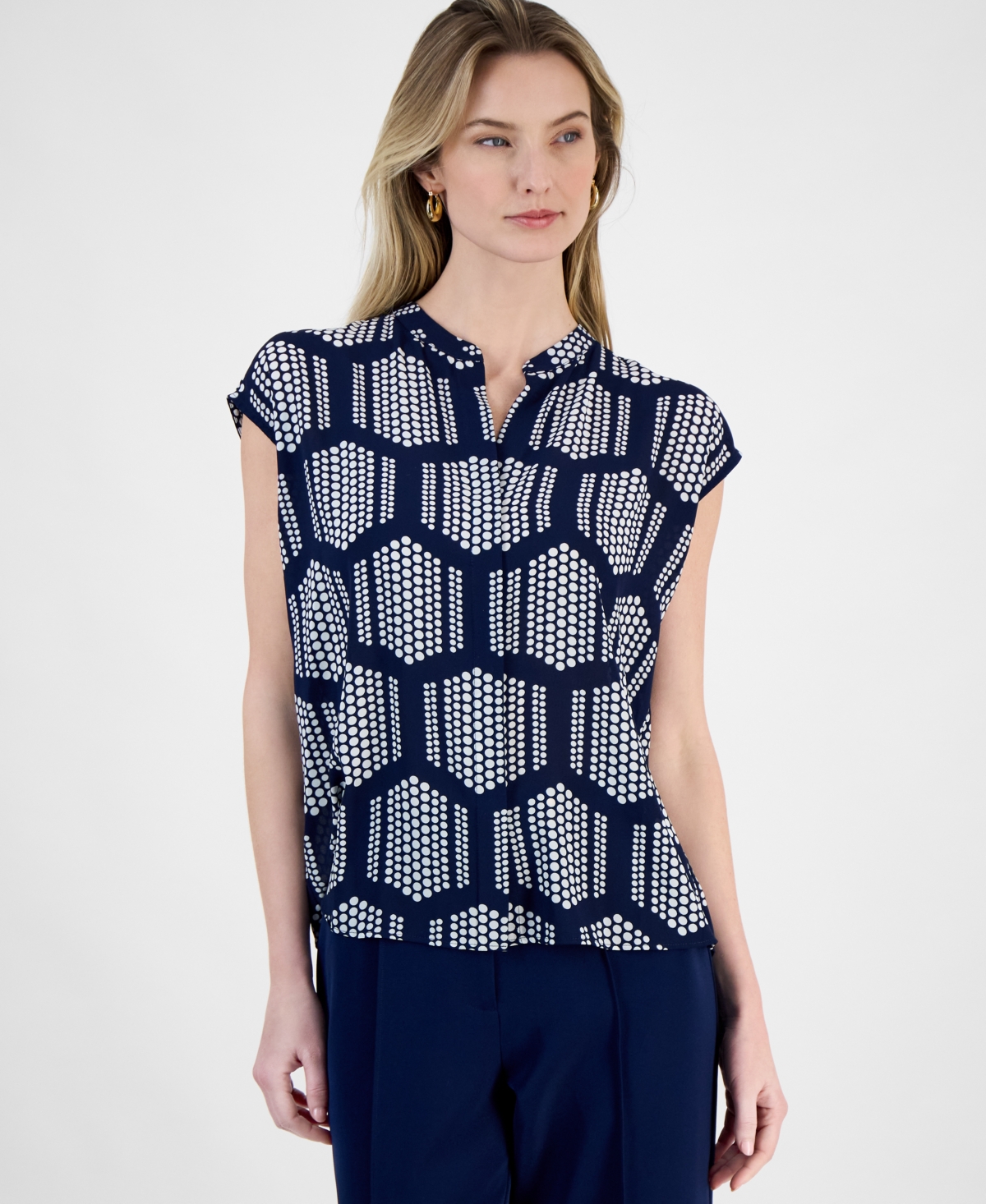 T Tahari Women's Printed Split-neck Cap-sleeve Blouse In Honeycomb