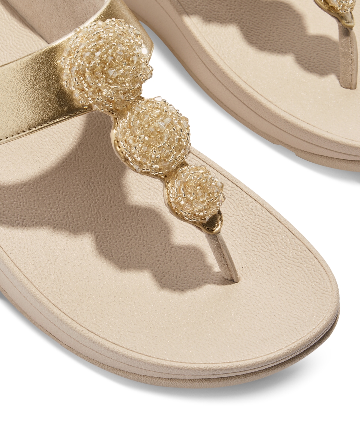 Fitflop Fino Beadie Flip Flop In Platino