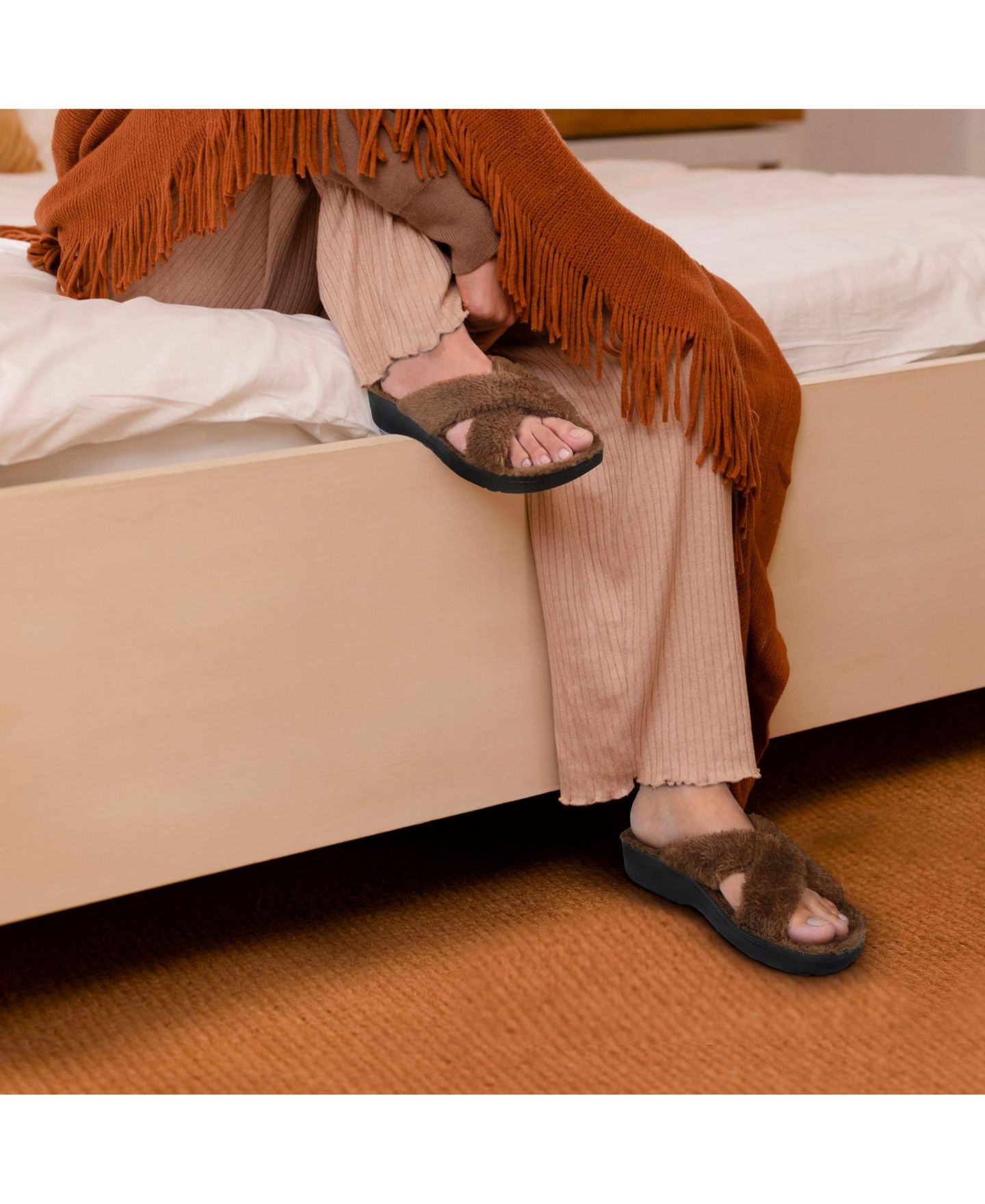 Женские тапочки Aerothotic Lola Soft Cozy Slipper, цвет: Коричневый — фото 5