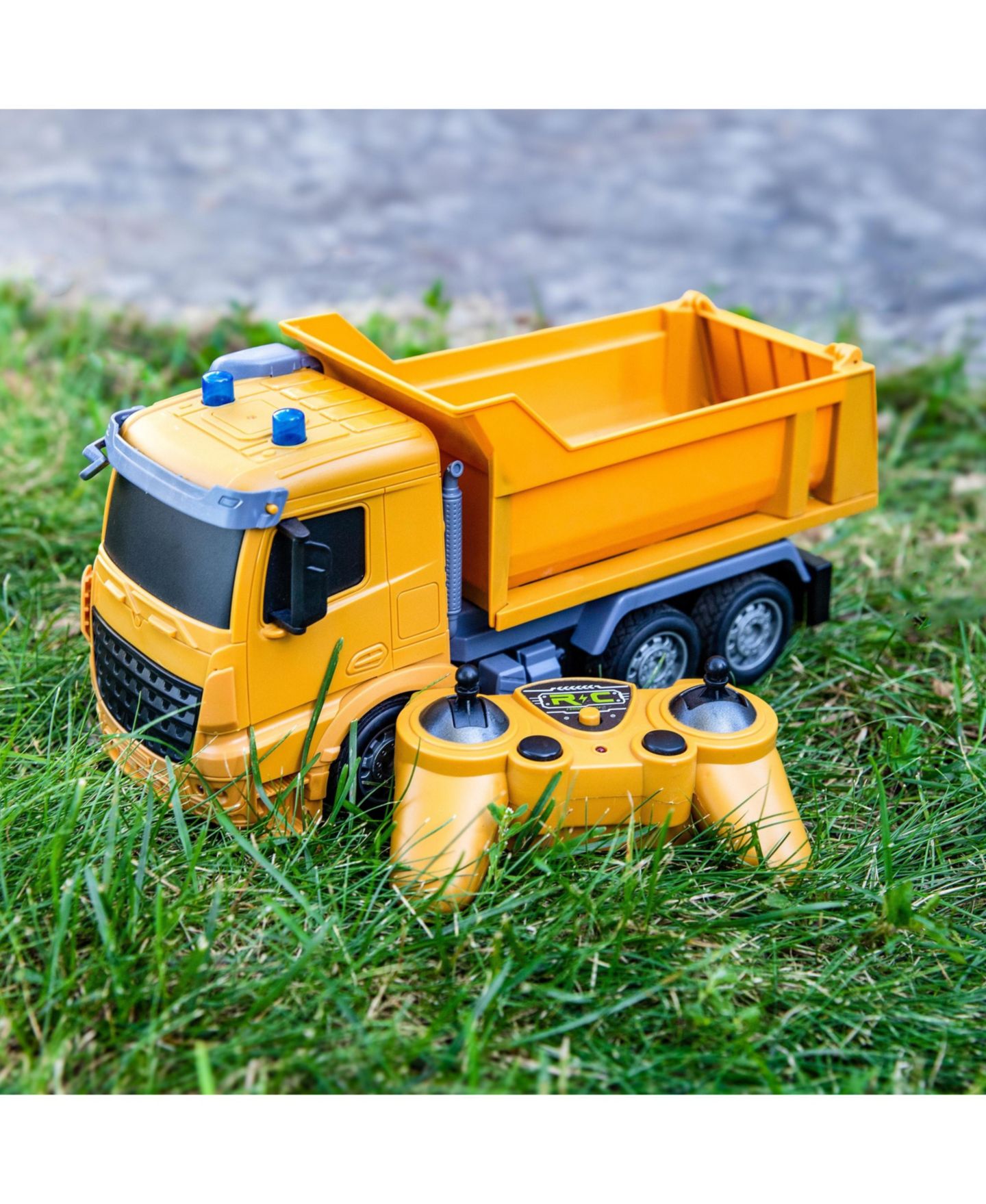 Детская игрушка Sunnydaze Decor Dump and Drive Remote Control Dump Truck - 1:20 Scale — фото 5