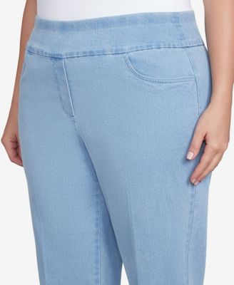Plus Size Super Stretch Mid- Rise Short Length Denim Pants
