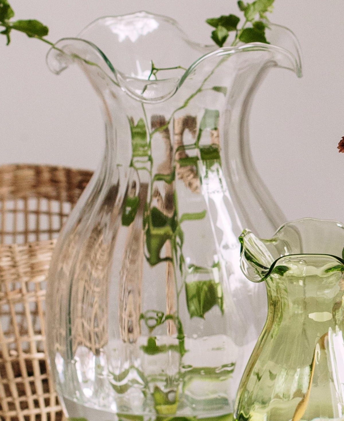 Vietri Hibiscus Glass Vertical Fluted Vase, Large In Clear
