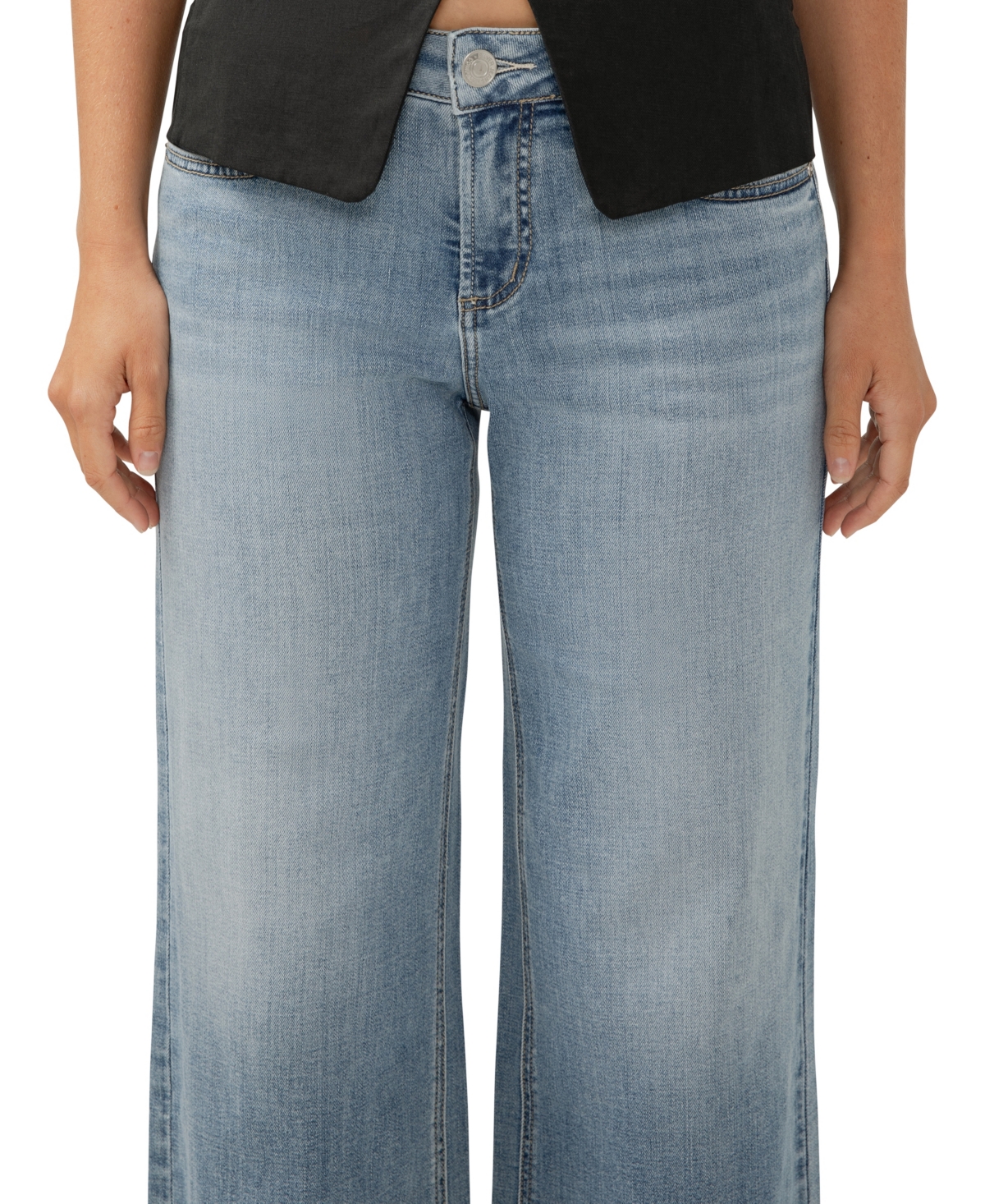 Shop Silver Jeans Co. Women's Suki Mid Rise Curvy Fit Wide Leg Jeans In Indigo