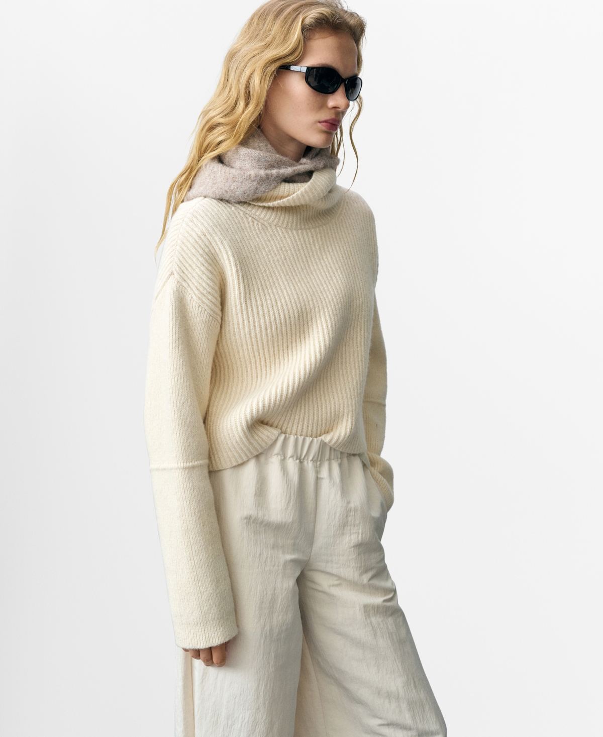 MANGO WOMEN'S WOOL BLEND TURTLENECK SWEATER 