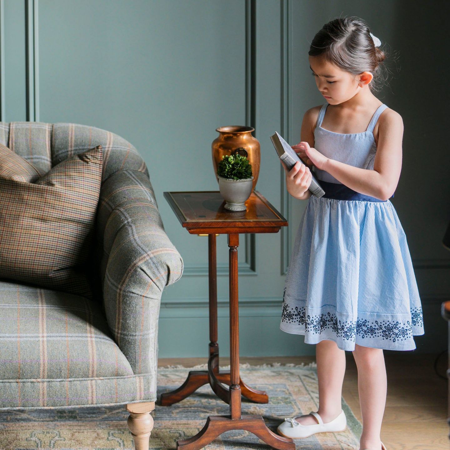 Платье Hope & Henry Heirloom Sleeveless Special Occasion Sundress with Bow Back Detail and Embroidery для девочек, цвет: Синий — фото 6
