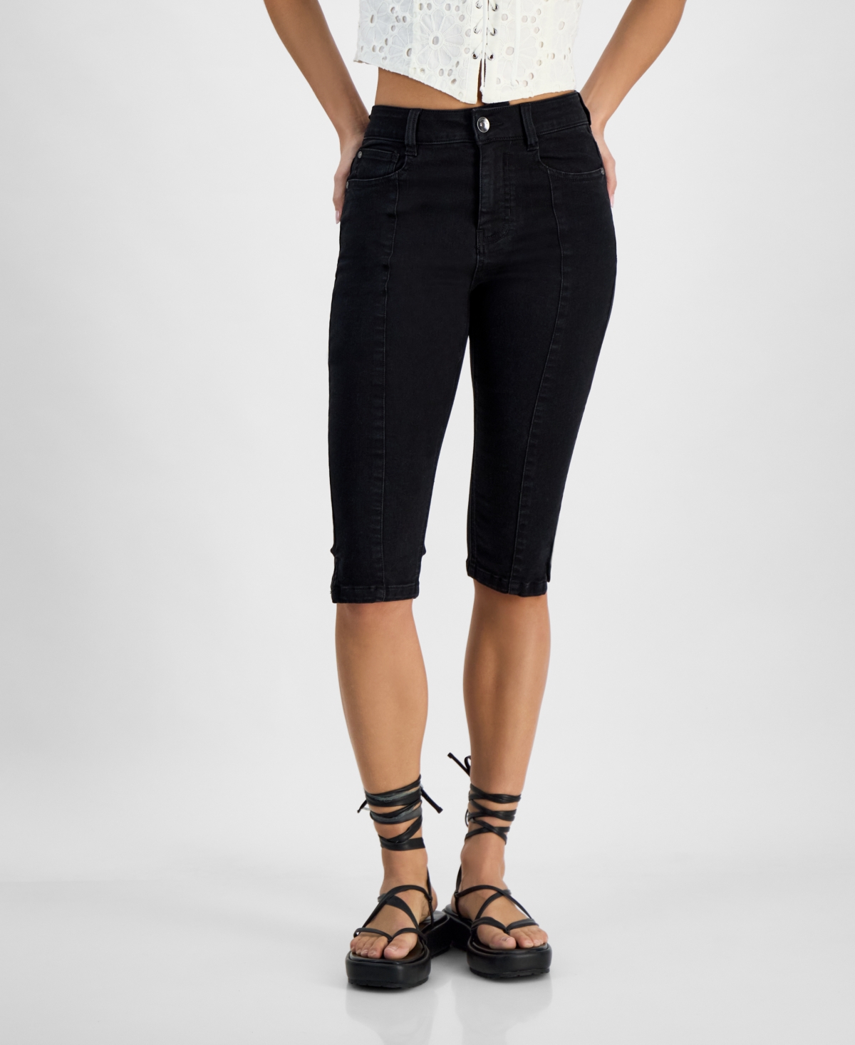 Dollhouse Juniors' Seam Front High-rise Capri Jeans In Pure Black