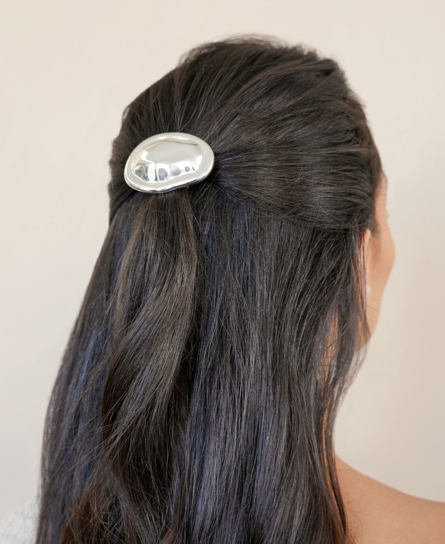 Oval Lux Hinge Barrette