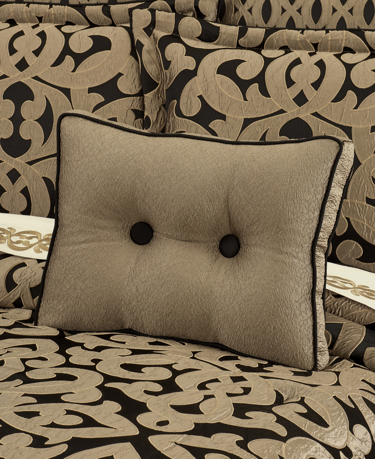 J Queen New York La Boheme Boudoir Decorative Pillow, 15" X 20" In Onyx